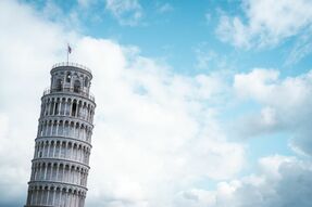 Фотообои Пизанская башня на фоне неба